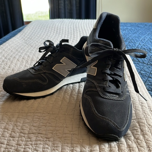 New balance 565 men’s navy and silver almost like new. Size 9.5 - Picture 4 of 4